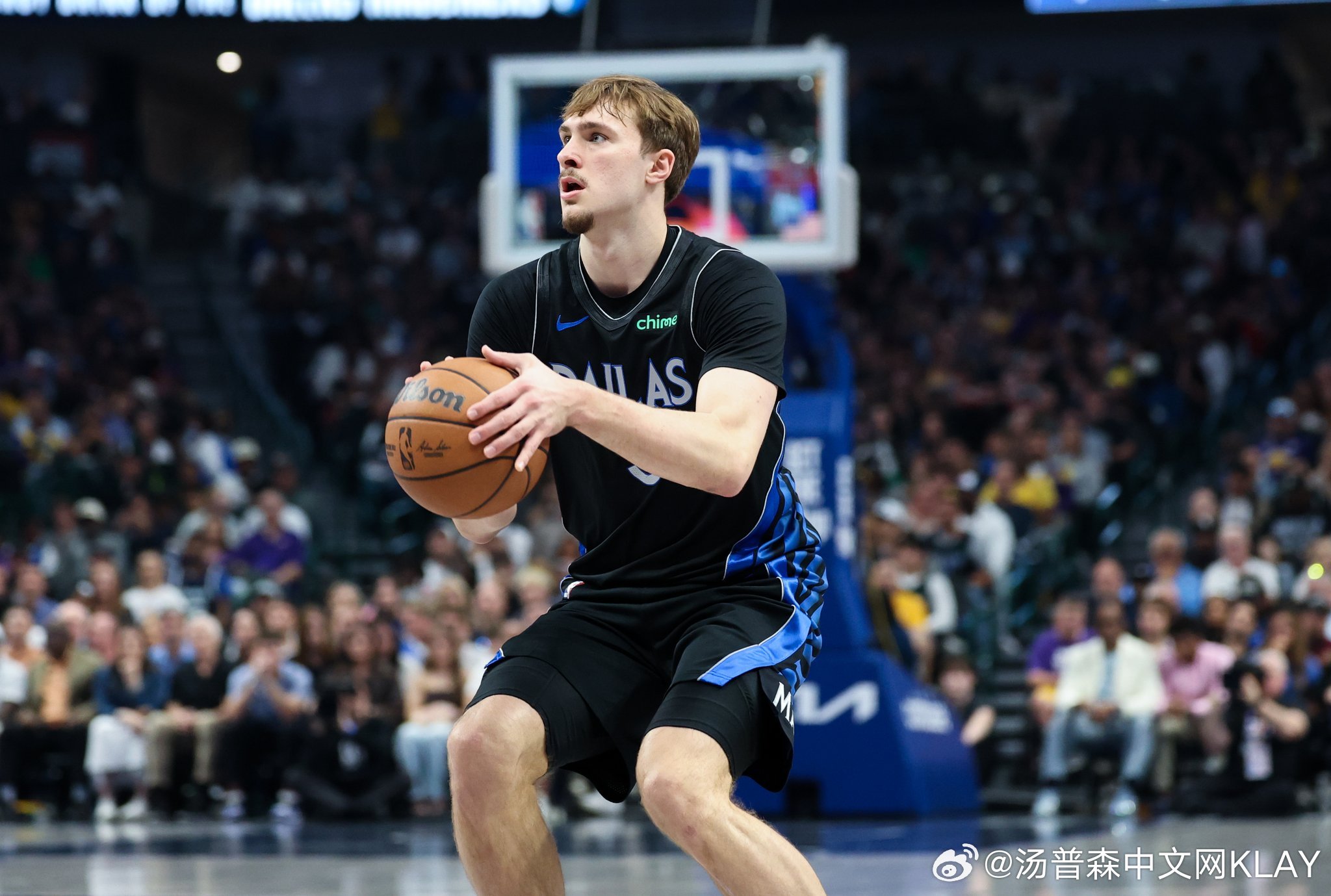 自 1968 年以来，仅有的两位连续两场比赛得分达到 40 分的新秀：阿伦·艾弗