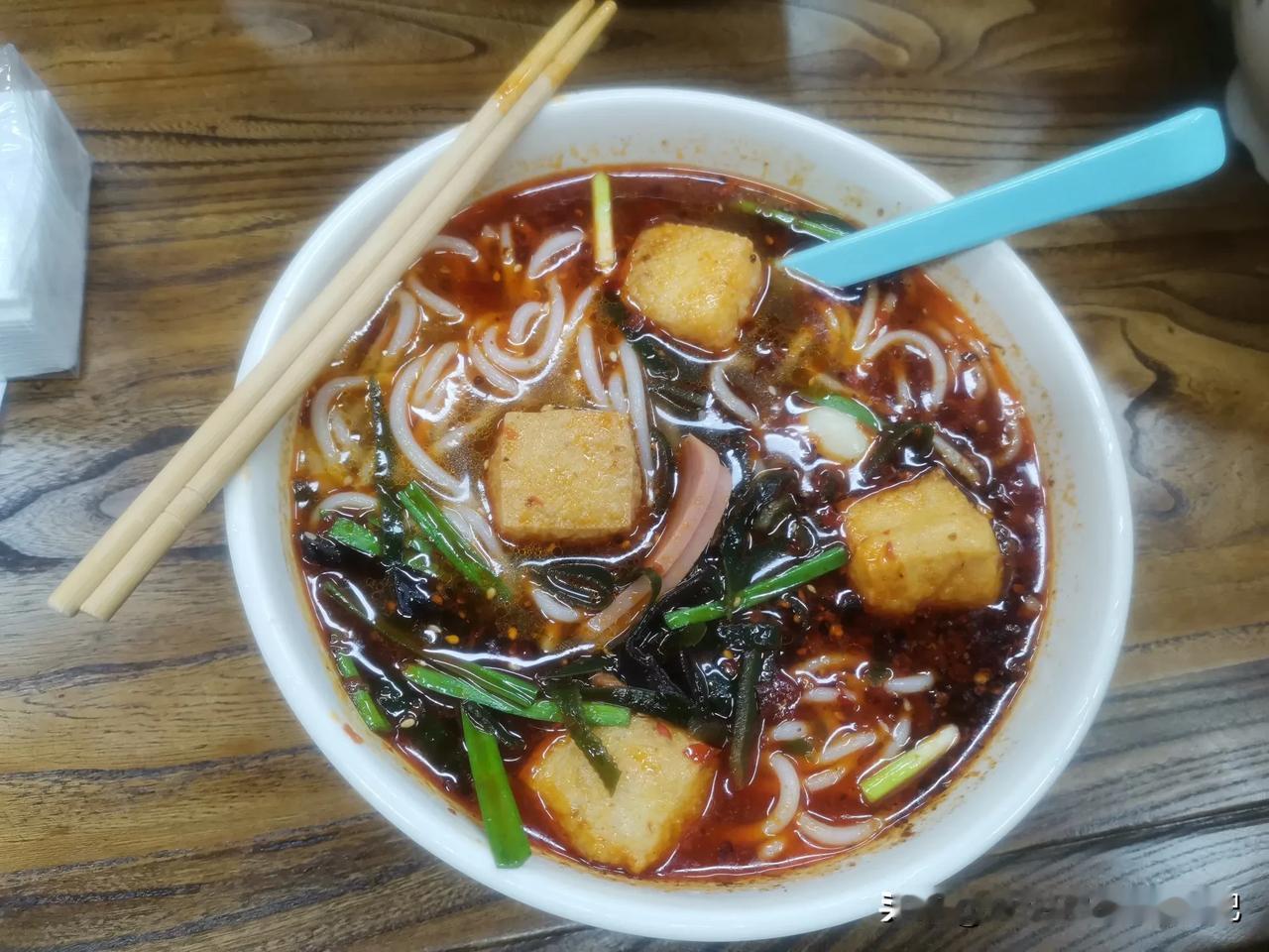 分享城市新鲜事美味的酸辣粉