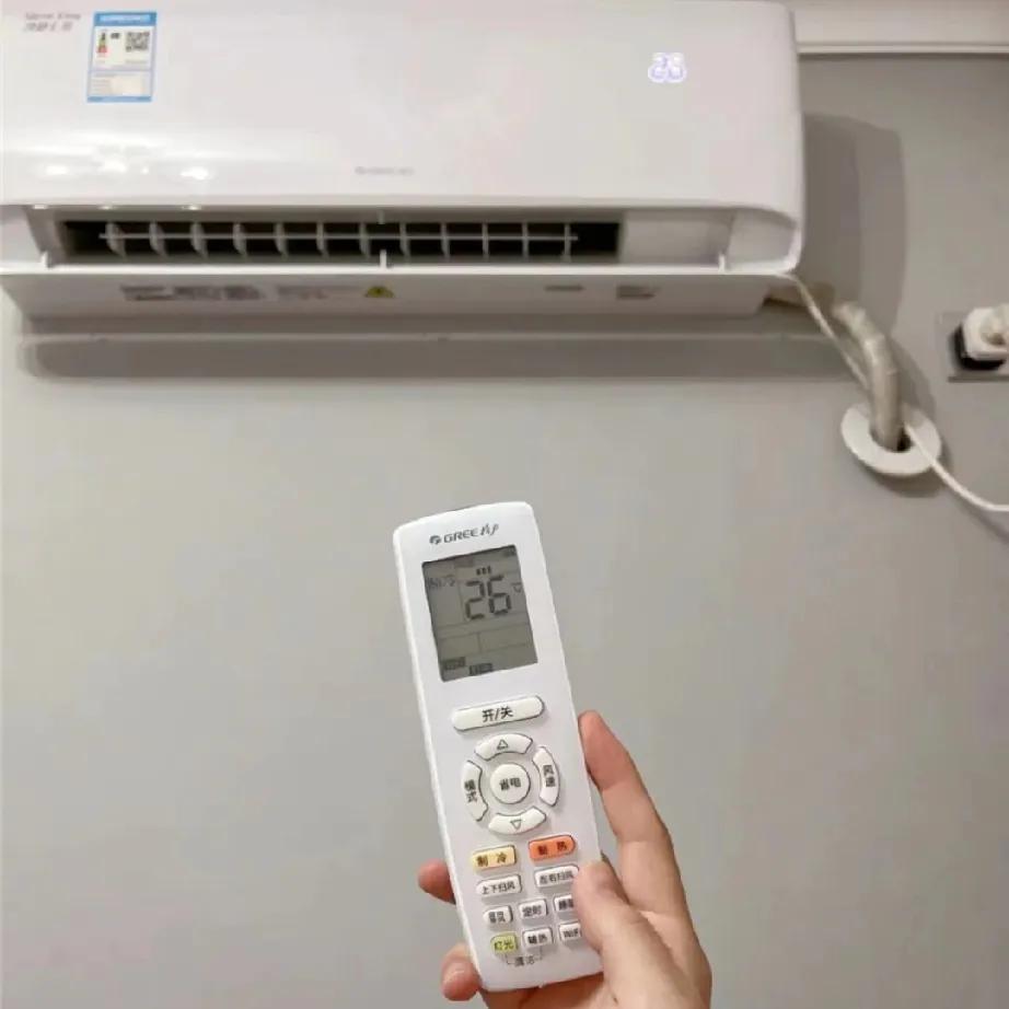 盛夏夜晚酷暑难消，不少人纠结空调是否整夜开启。很多人习惯通宵开空调，依靠凉意安稳