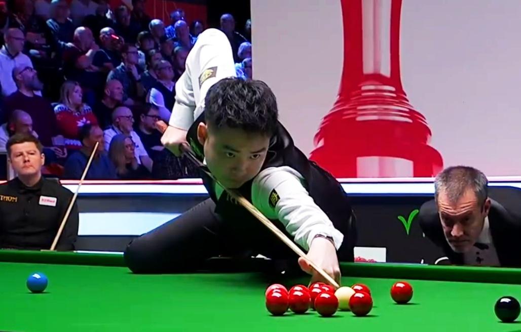 斯佳辉气势如虹，6-0横扫瑞恩-戴，率先挺进英锦赛16强！
 
 
2025年斯