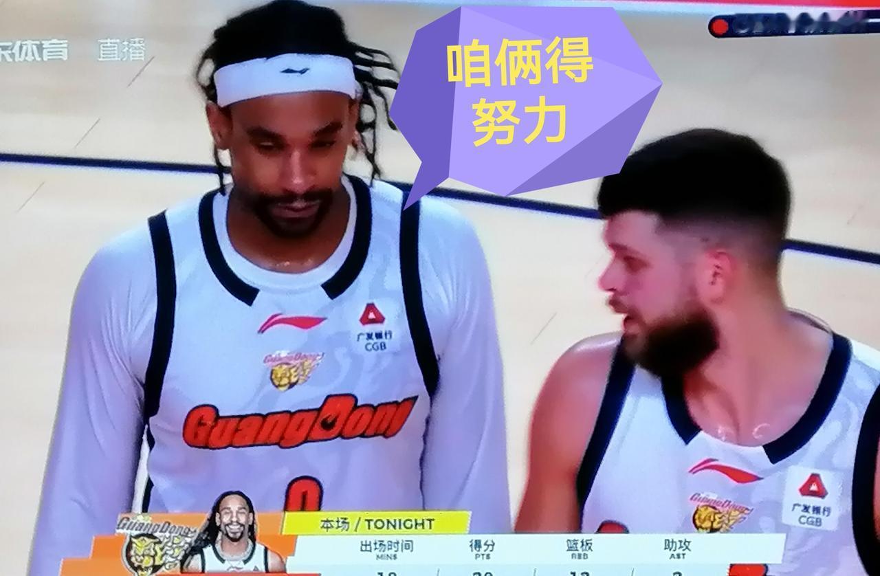 这场球最直观的感受就是杜锋指导真的变通了，之前一直坚持的五小体系完全被放弃，转而