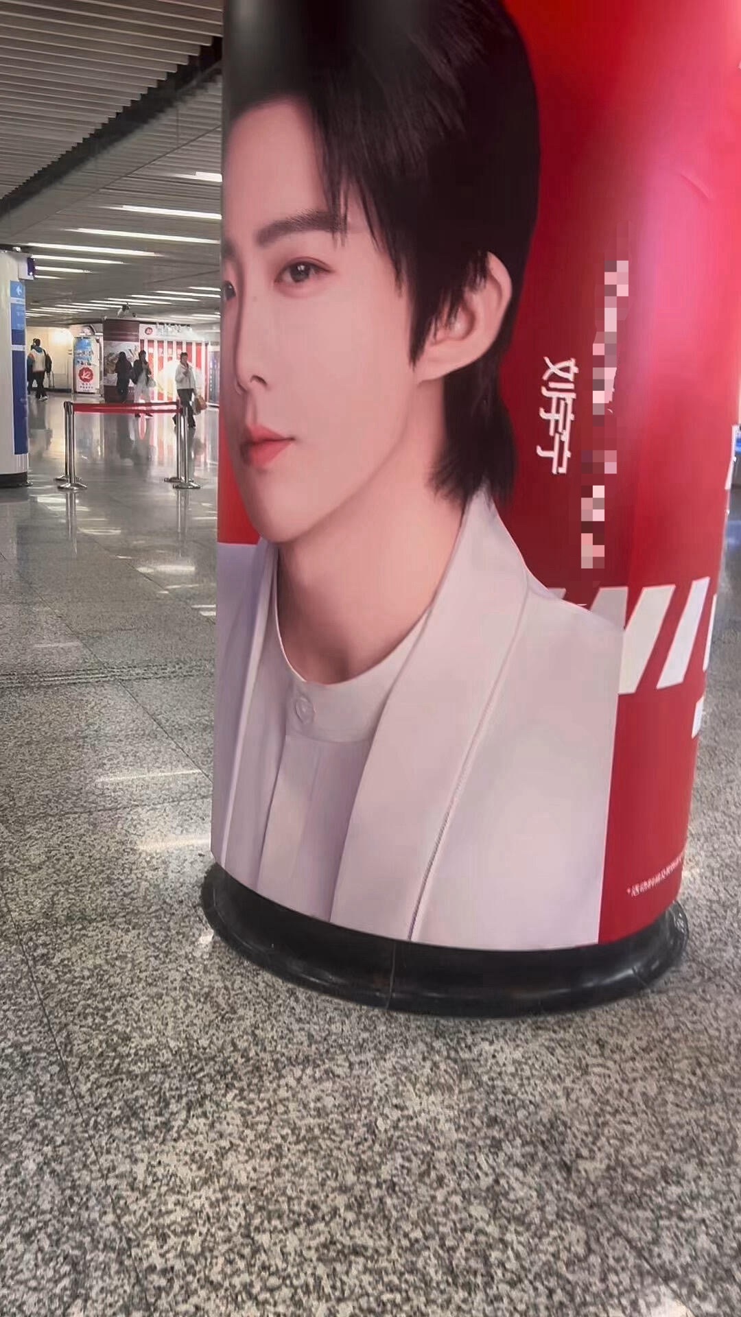 上海三步一刘宇宁五步一TOP在上海的每一天都是惊喜盲盒！从机场到地铁站，从东方明