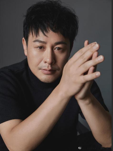 张颂文粉丝说他是被资本害了，就请先看看他是哪个公司出来的，这个公司最早的老板是黄