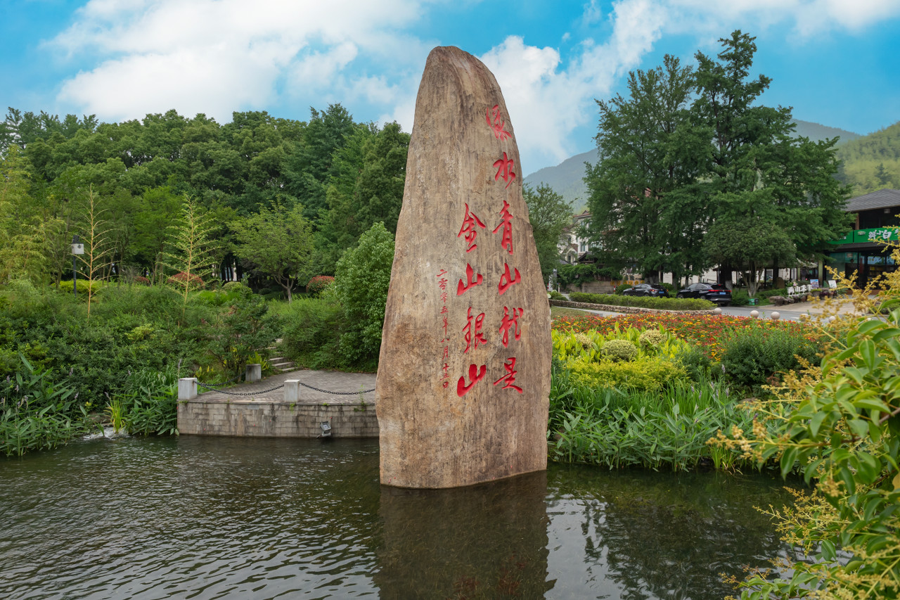 抬头见蓝、出门遇绿、增收成金：“两山”20年，你我看得见的生态红利