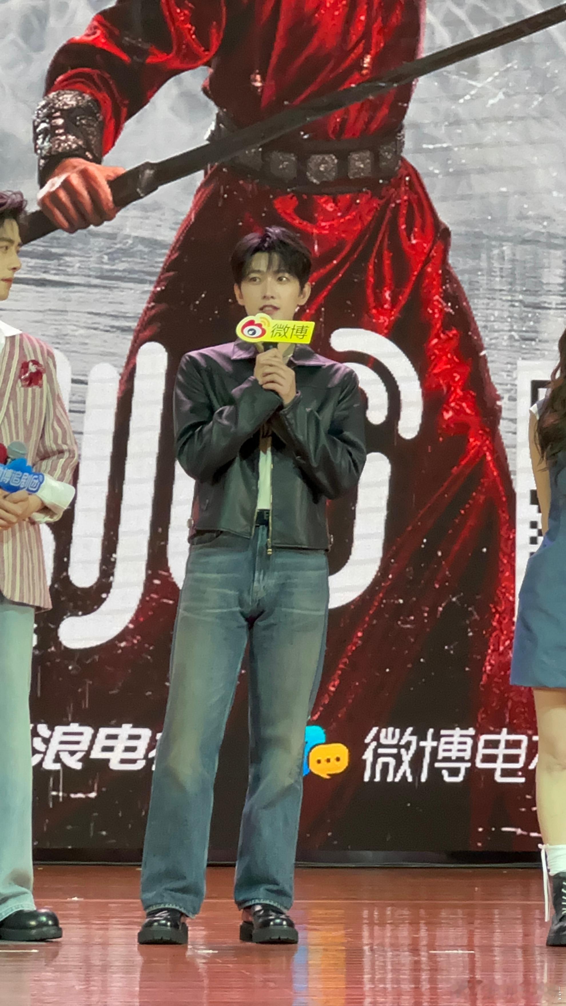 杨洋感谢侯鸿亮对他的认可杨洋和展昭都是土象星座