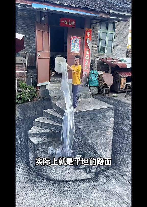 ·这种楼梯危险吗？这是错步楼梯，可以说是一步走错步步错，危险系数三颗星。
·这种