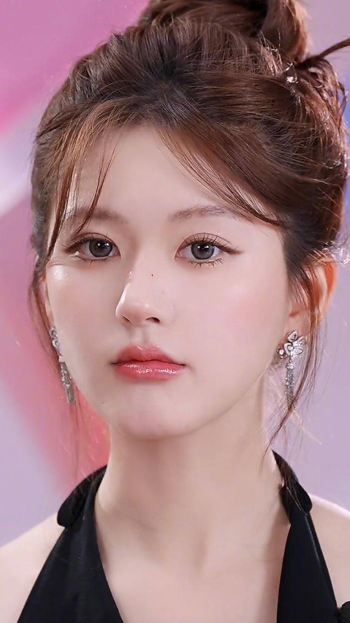 #赵露思直播的妆是自己化的#赵露思今天直播活动的妆是自己化的诶 就是说能不能把手