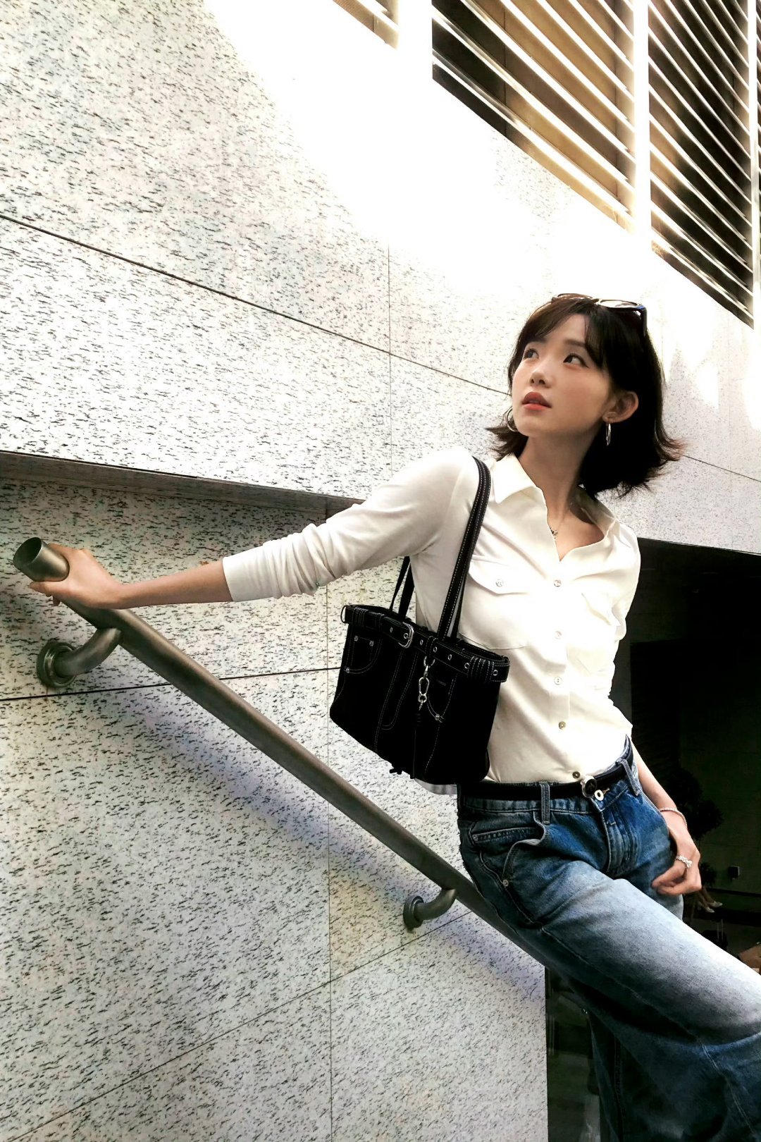 向全世界安利吕小雨 💦吕小雨时光与你都很甜 “惊鸿一瞥好似昙花一现，陪伴才是对