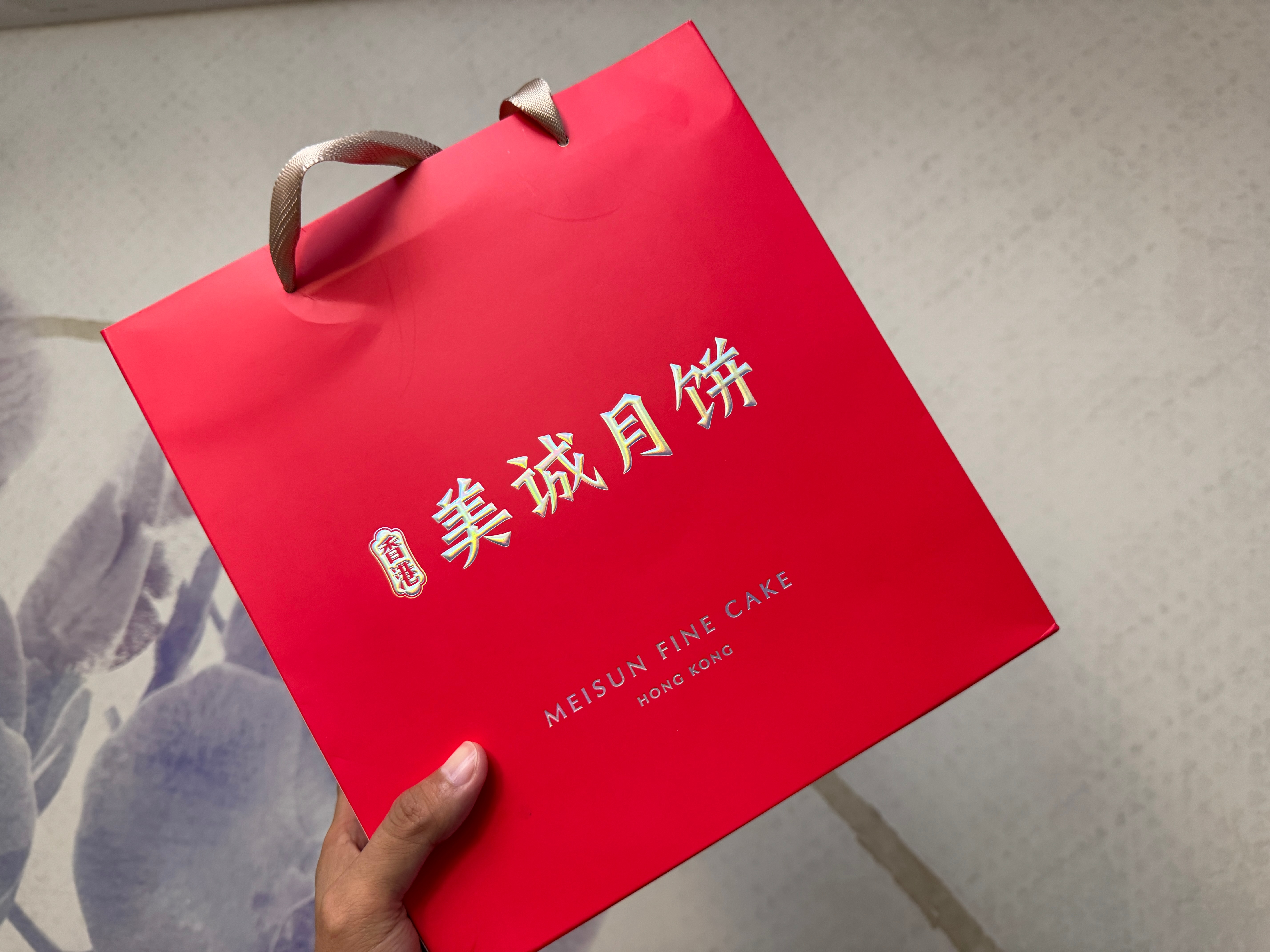 #小杨哥直播间3次带货美诚月饼#我靠，什么情况？为什么我家里也有一份这个月饼？那