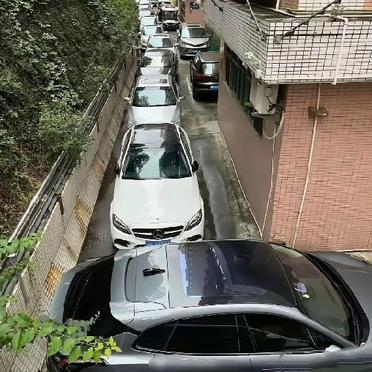 小区停车位现状 天塌了 ​​​