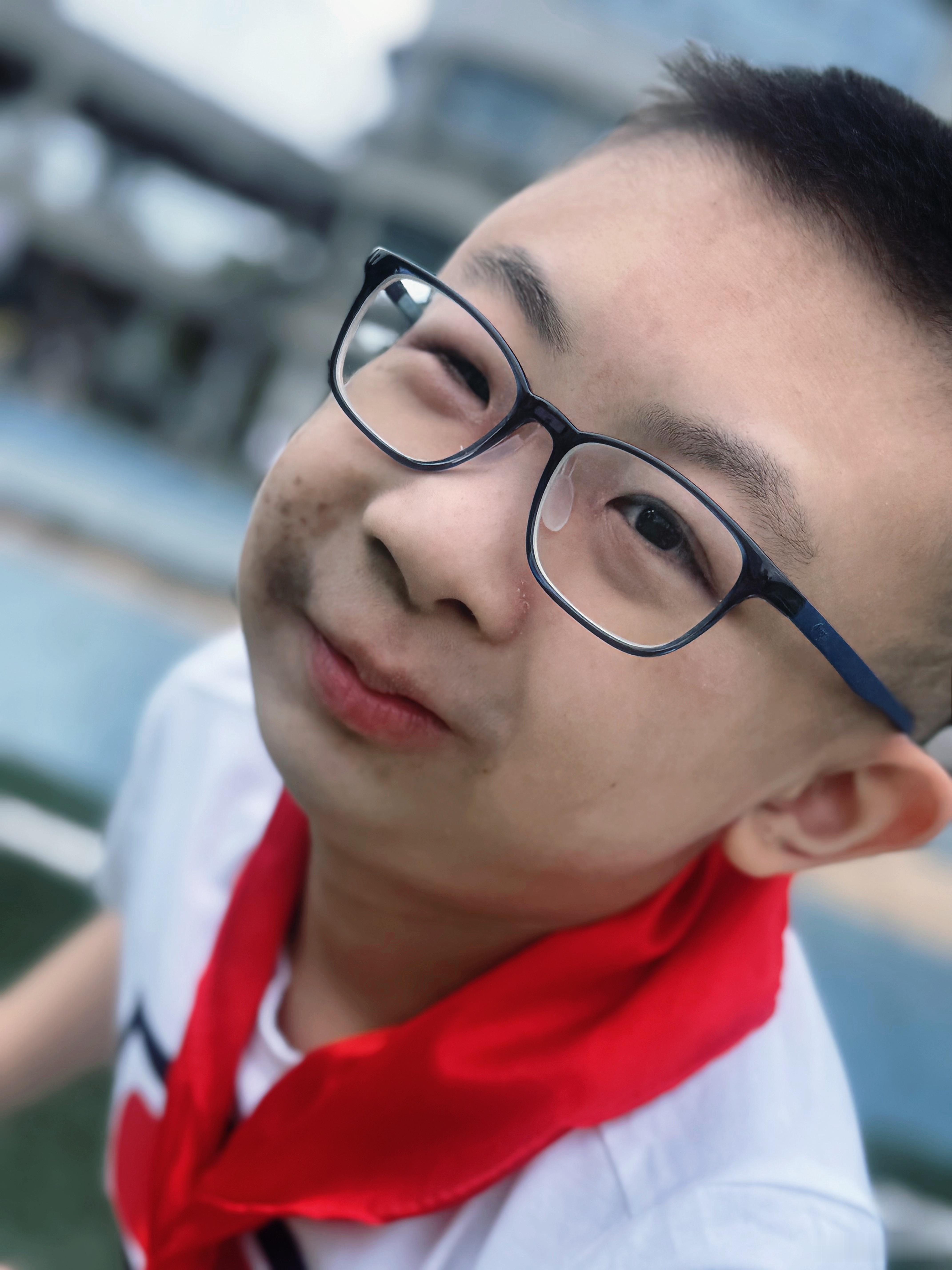 昨天班上选本学期班干部，满满自荐当选为“心理调解员”。我问满满，这个职位的作用是