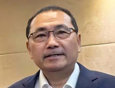 新北市长侯友宜 4 月 1 日就国民党主席郑丽文受邀访陆一事表态称，“‘中华民国