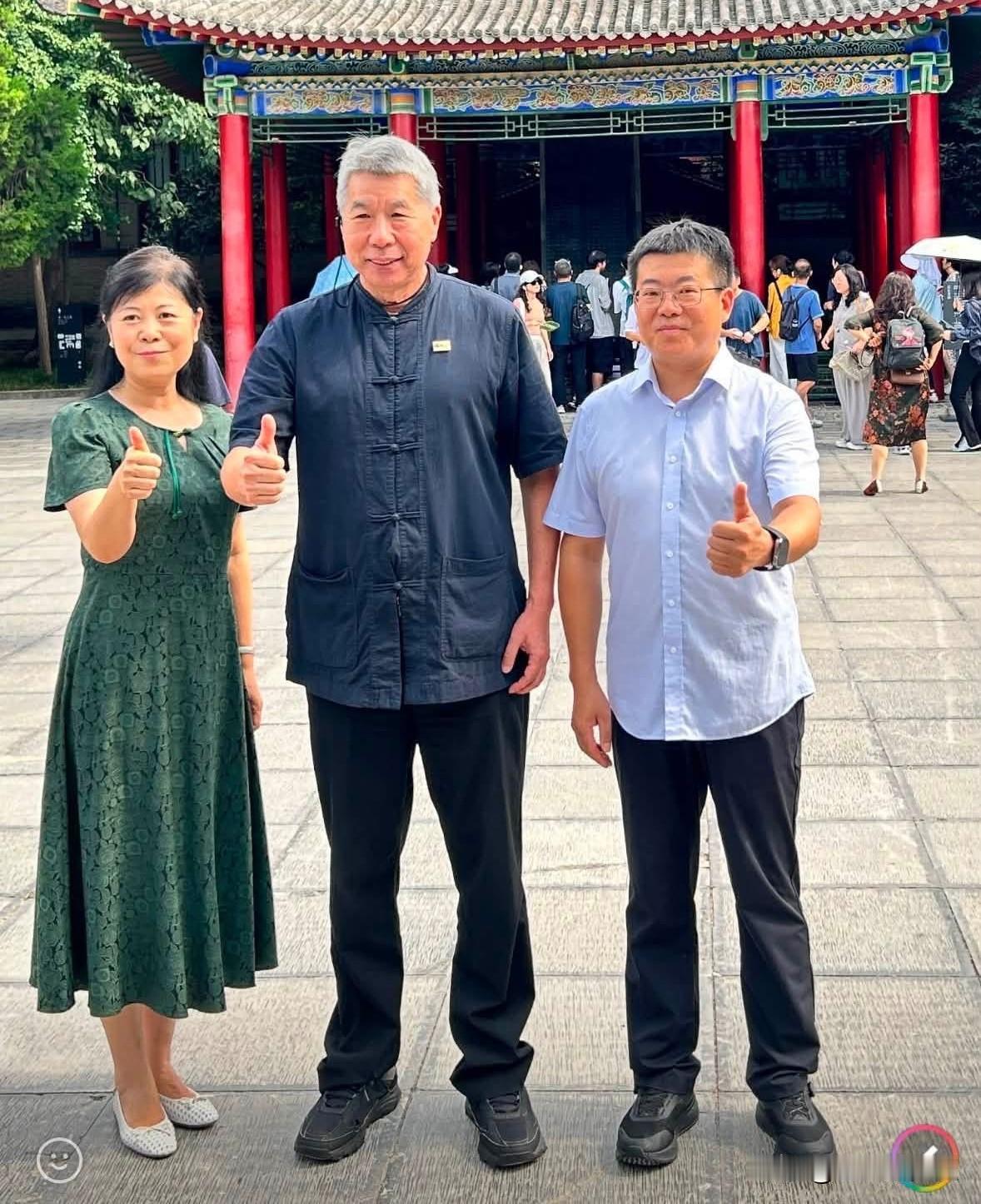 张亚中今（13日）在社媒发文表示，因台风暂不能回台，此次前往西安，参加第三届“陕