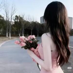 有钱没钱没那么重要

一个男人有钱没钱，真没那么重要！只要你能让一个女人觉得，跟