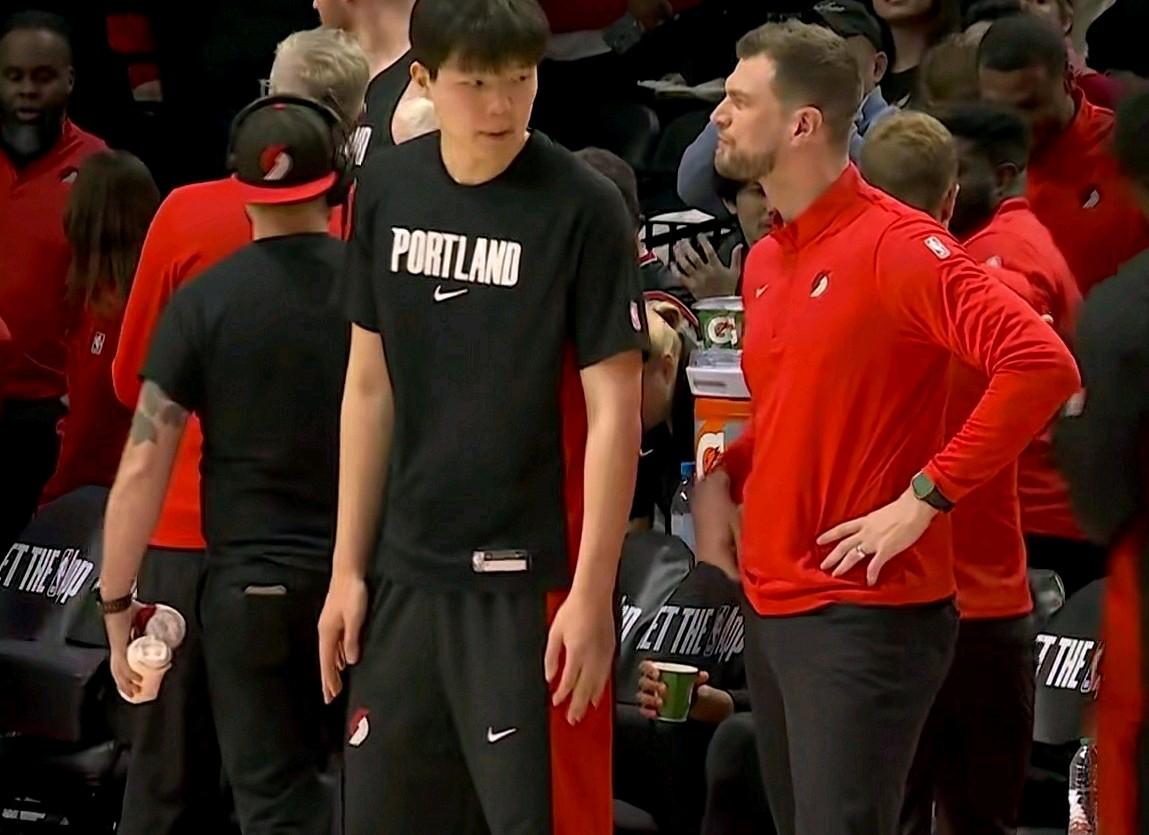 斯普利特开窍了？

谁知道杨瀚森主动和斯普利特交流说了啥？斯普利特罕见主动变阵玩