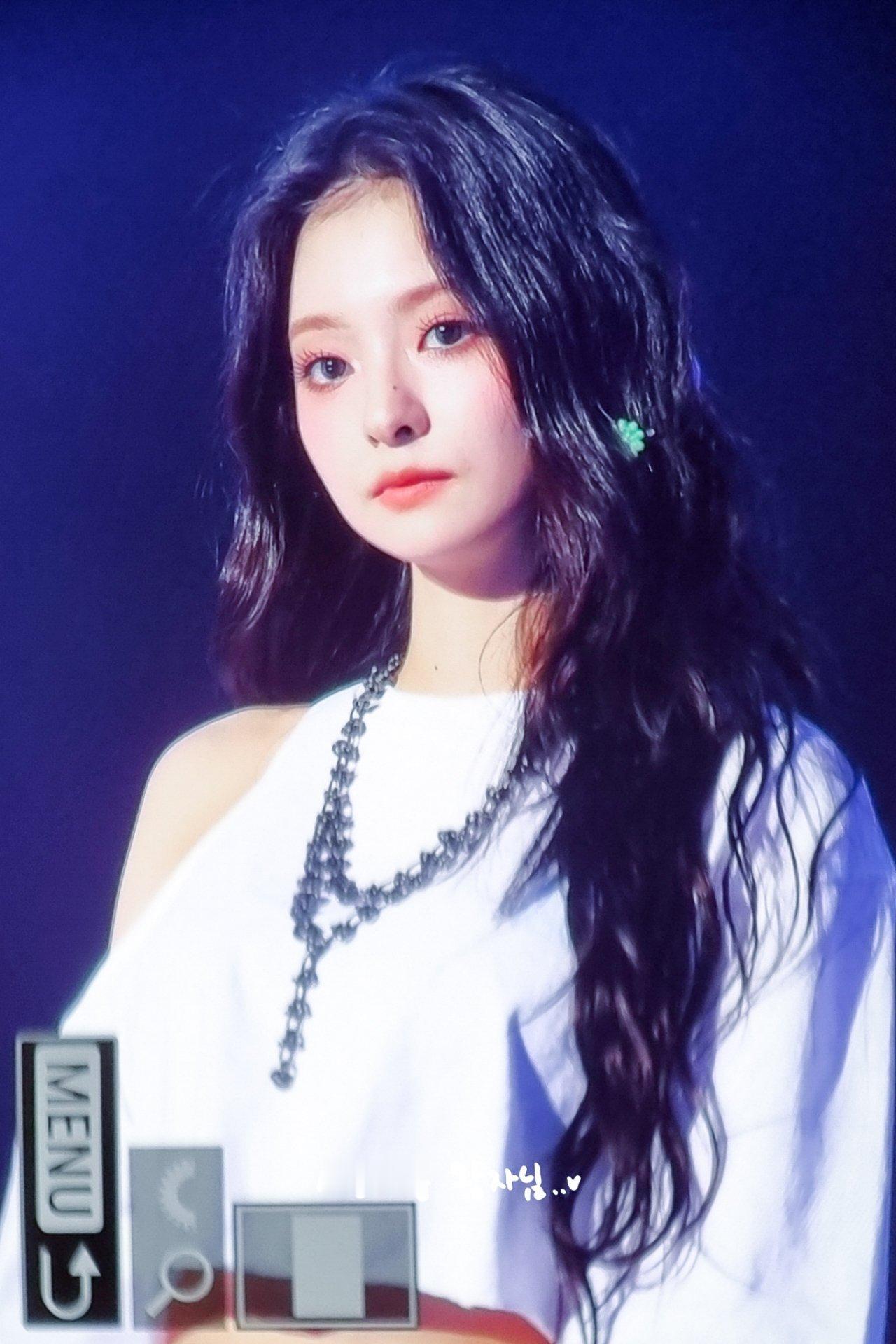 #李娜炅[超话]#🐣#蜜桃笑颜李娜炅# [图片]240127 FROM NOW