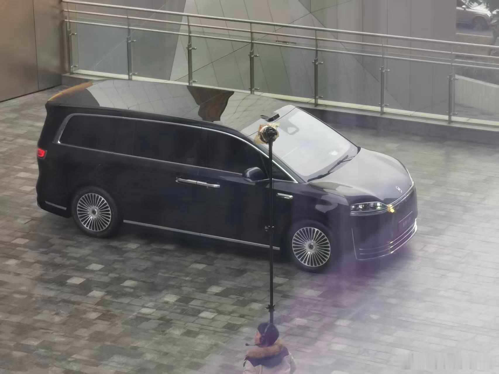 大v聊车 华为智界MPV实车泄露了？ 