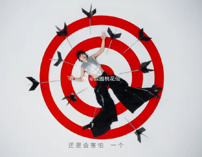 向佐担任项目总监出品人 向佐花半年打磨《左心房》，从策划到演唱自己把控，听着歌能