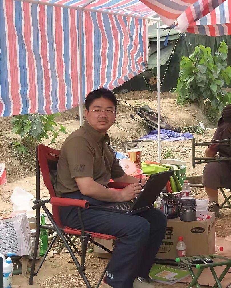 老话说的好，有德之人必有福报。
08年，还在创业的刘强东顶住压力，把公司的12万