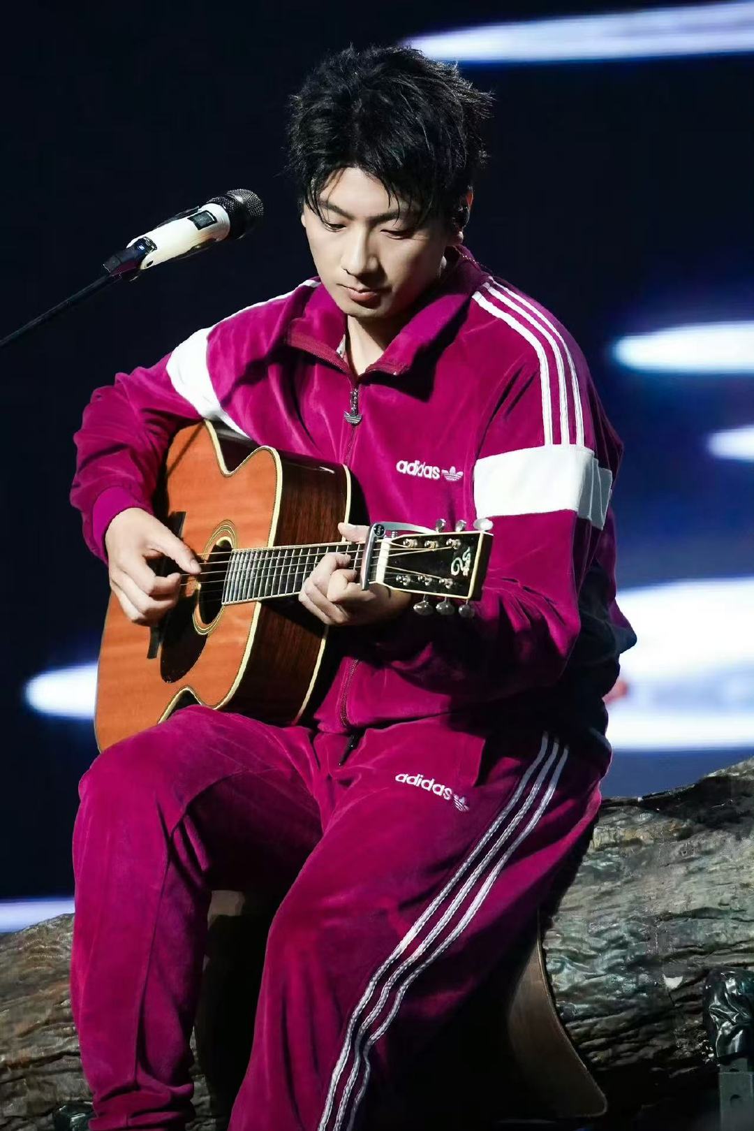 海来阿木真唱分币不掏了等到了这个弦乐版本！这是神来的吧海来阿木嘉禾望岗弦乐舞台