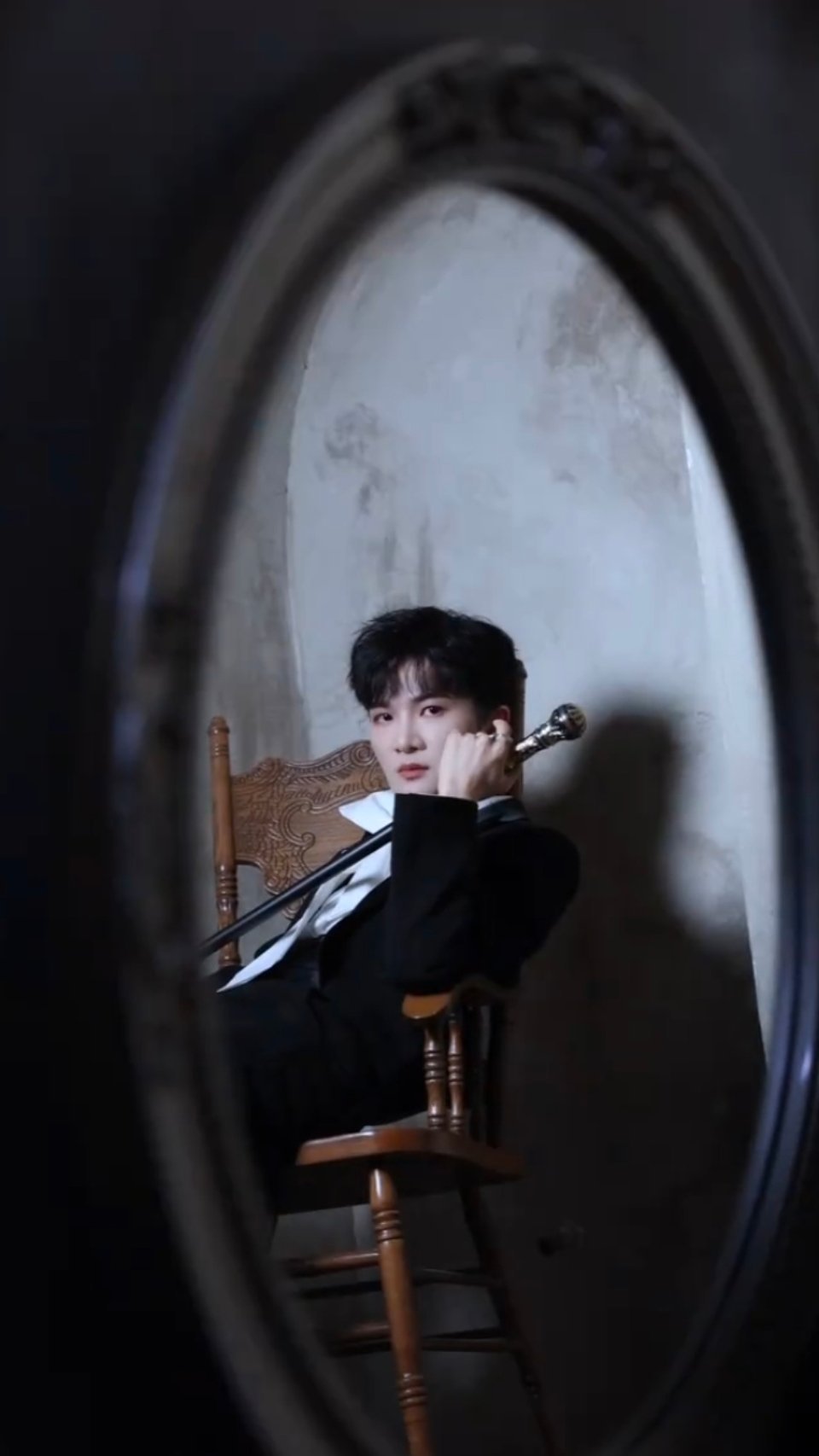 周深 随便截一帧都能帅死我的节奏领导你要了命了嘞 