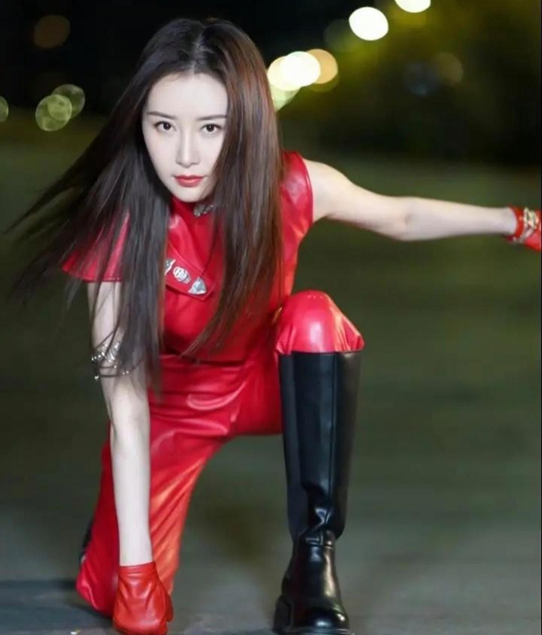 1. 李晨现在接工作似乎比以前放得开了，只要合适、能赚钱的活都愿意考虑。网红直播