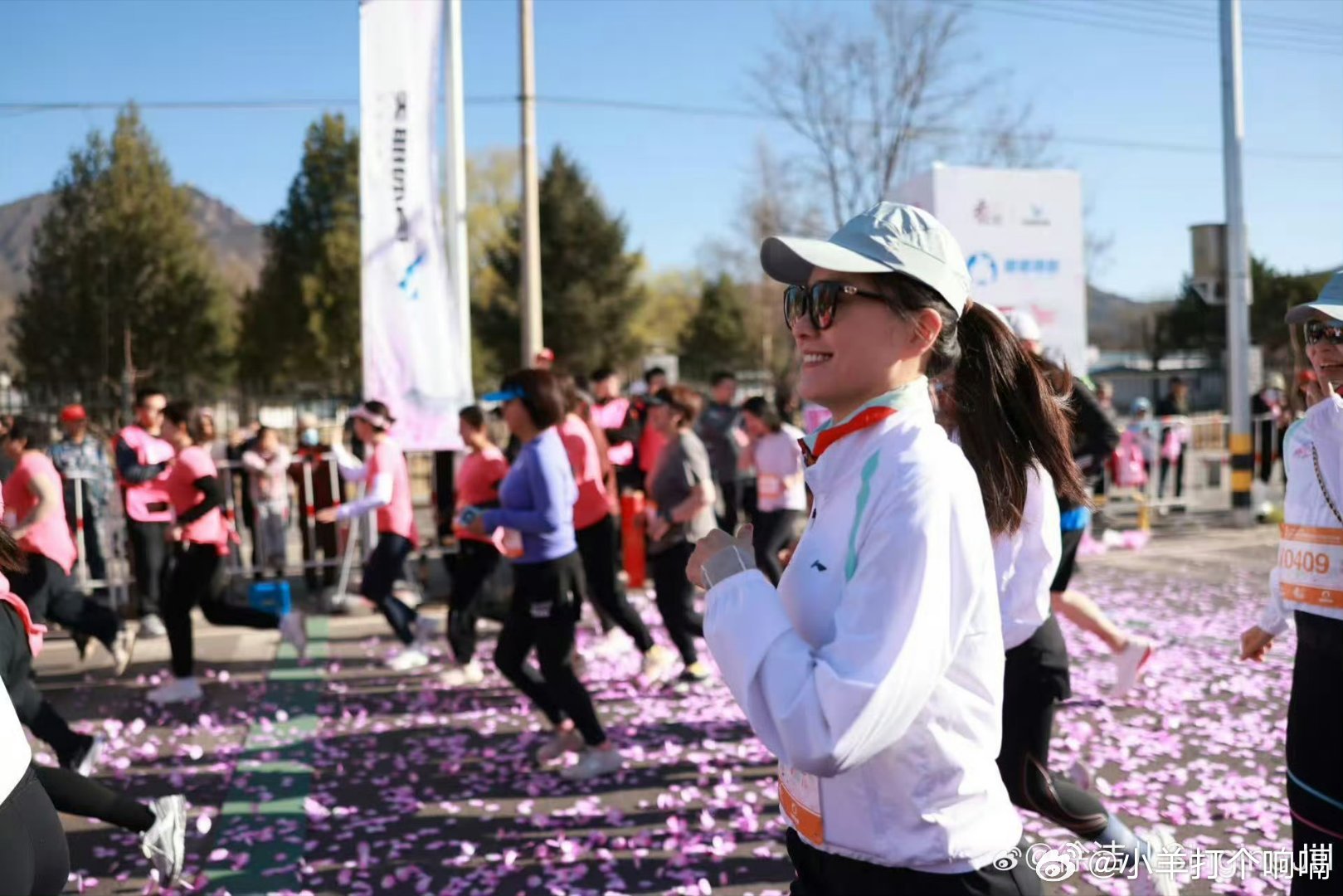 谢娜想和徐洁儿跑马拉松 徐洁儿姐姐这技能树点得也太满了，唱跳创作还跑马，娜姐快组