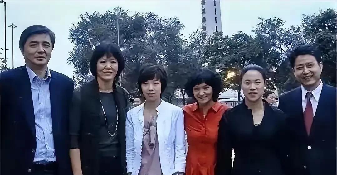 这帧照片堪称一部浓缩的体育史！个个都是当年体坛的风云人物，每个身影都是划时代的星