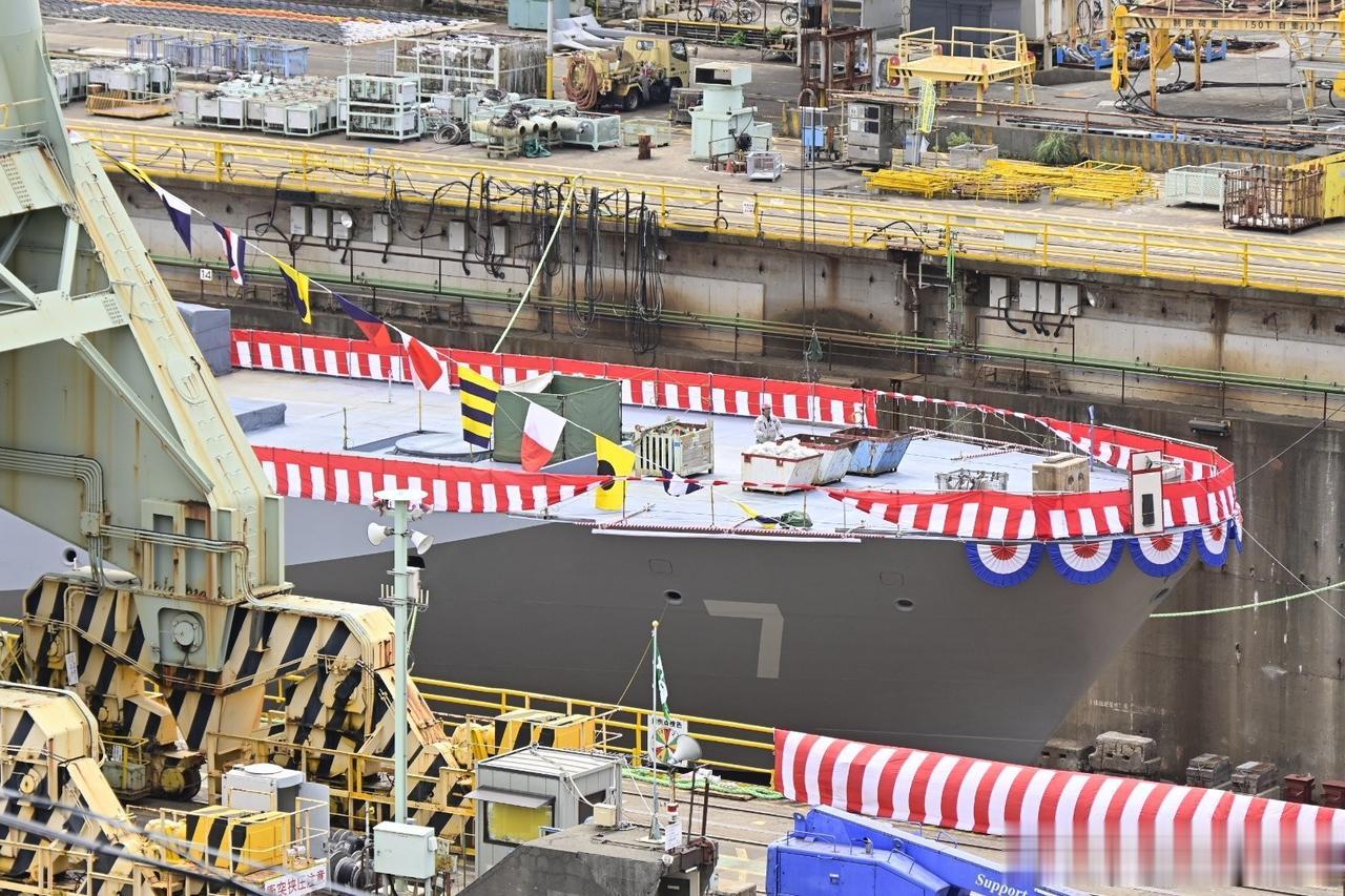 9月26日上午，日本海自30FFM型“最上”级护卫舰7号舰在三菱长崎造船厂正式出
