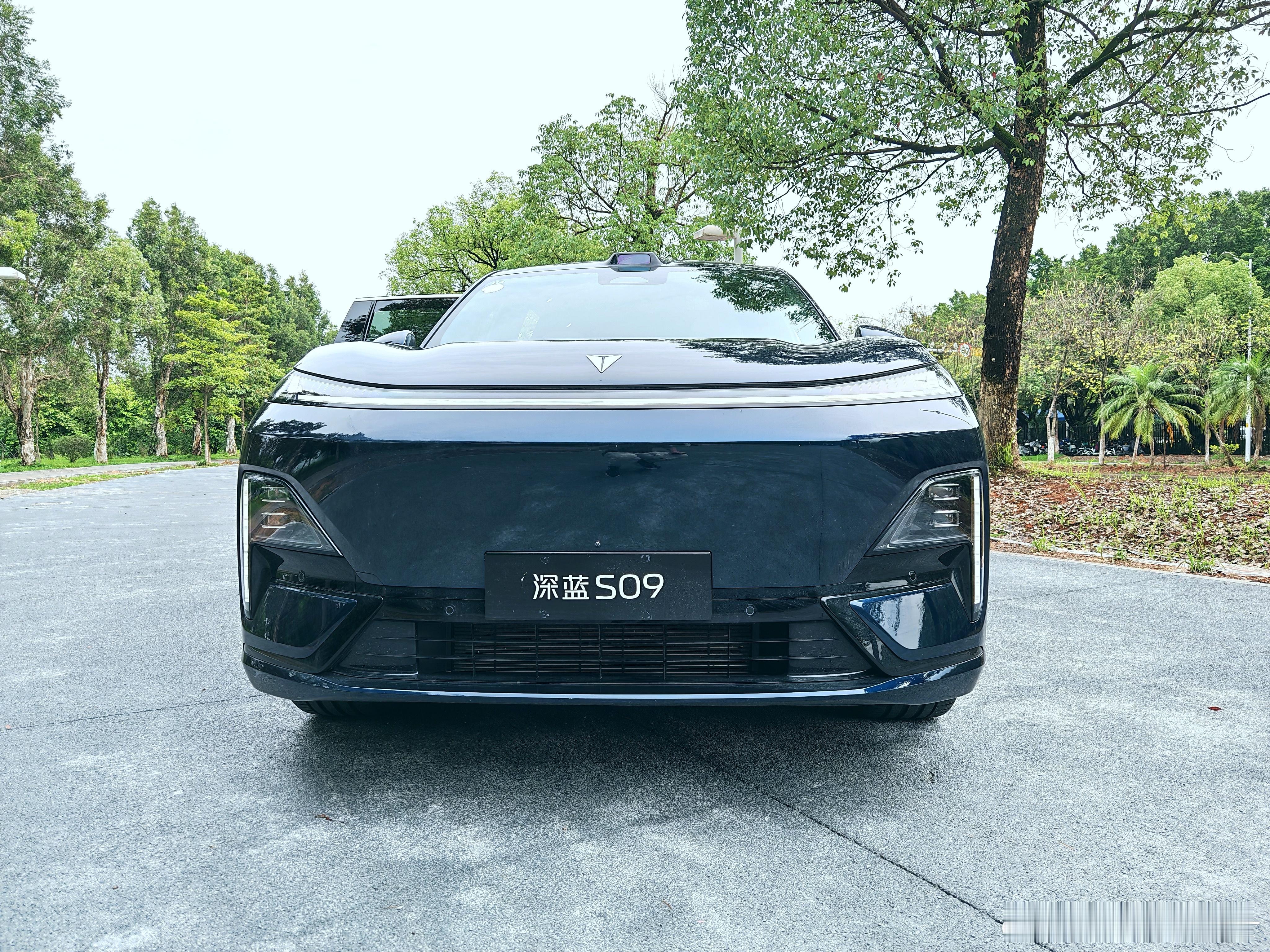 预售价比理想L8便宜了近10万，有超级增程2.0，有问界M9同款的ADS 3.3
