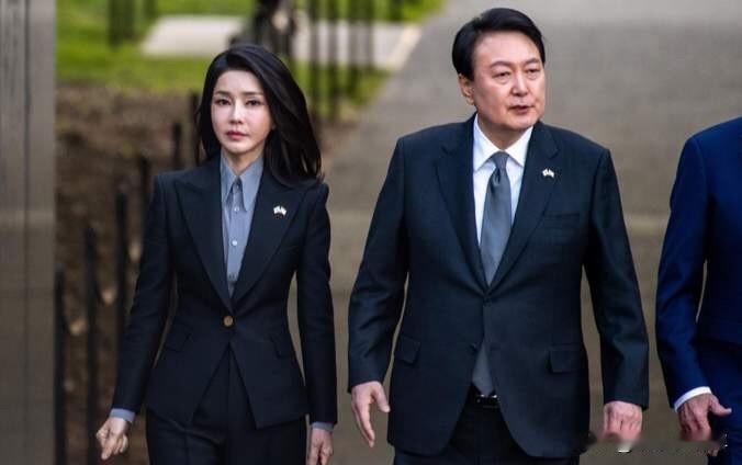 不出意外，果然被我猜中了！李在明可能是韩国历史上最厉害的总统之一，因为他亲手让前