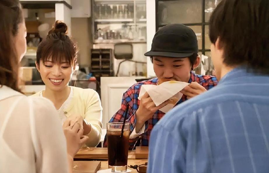 前不久，小区里的老刘走了，留下了40万元的存款。
老刘有两个儿子一个女儿。
在给