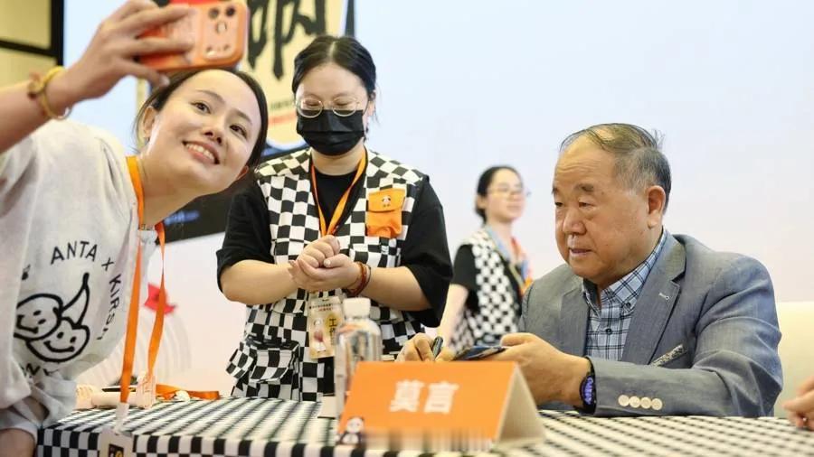 为什么莫言的粉丝对抨击和批评莫言的小说那么敏感，极尽漫骂和攻击之能事，难道莫言是