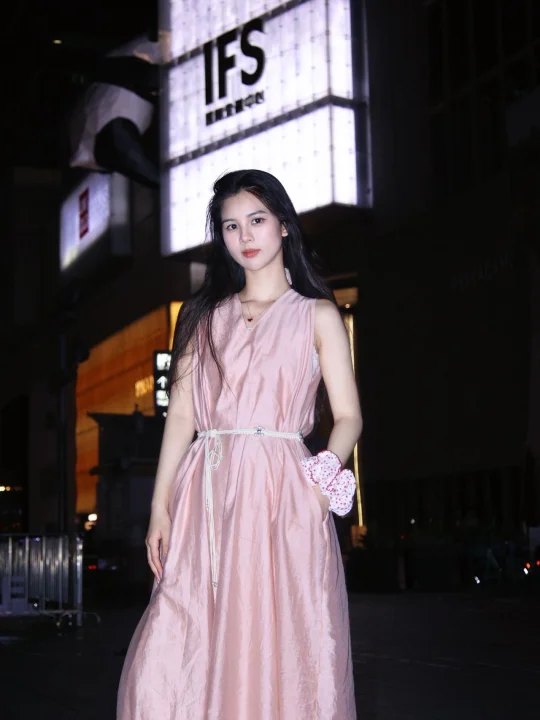 坚定，努力，安静。