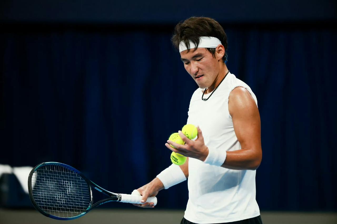 美网资格赛继续进行，中国球员布云朝克特4-6、6-4、6-2逆转日本选手野口莉央