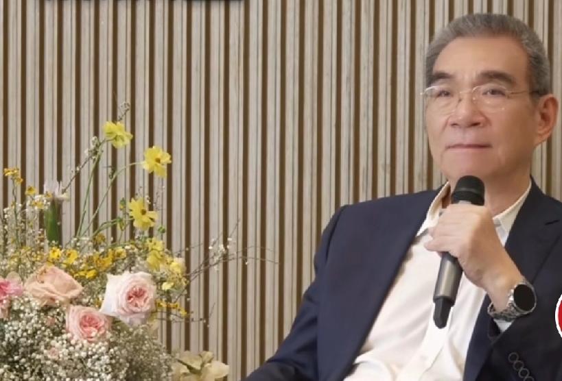 以我来看，中国的经济学家都有一个误区：国富就等于国强？我的答案是：比中国富有的国