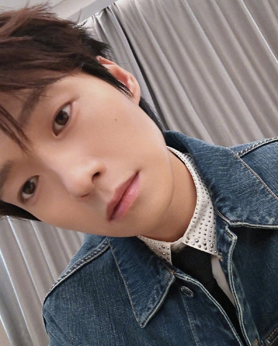 魏大勋单眼皮真的很韩系有没有[doge][doge] ​​​