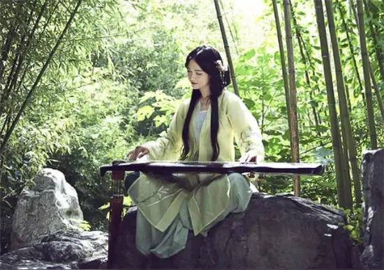 ~今人不语昨意~

一入红尘深似海，
转头已非少年身。
少年身，少年心，
少年总
