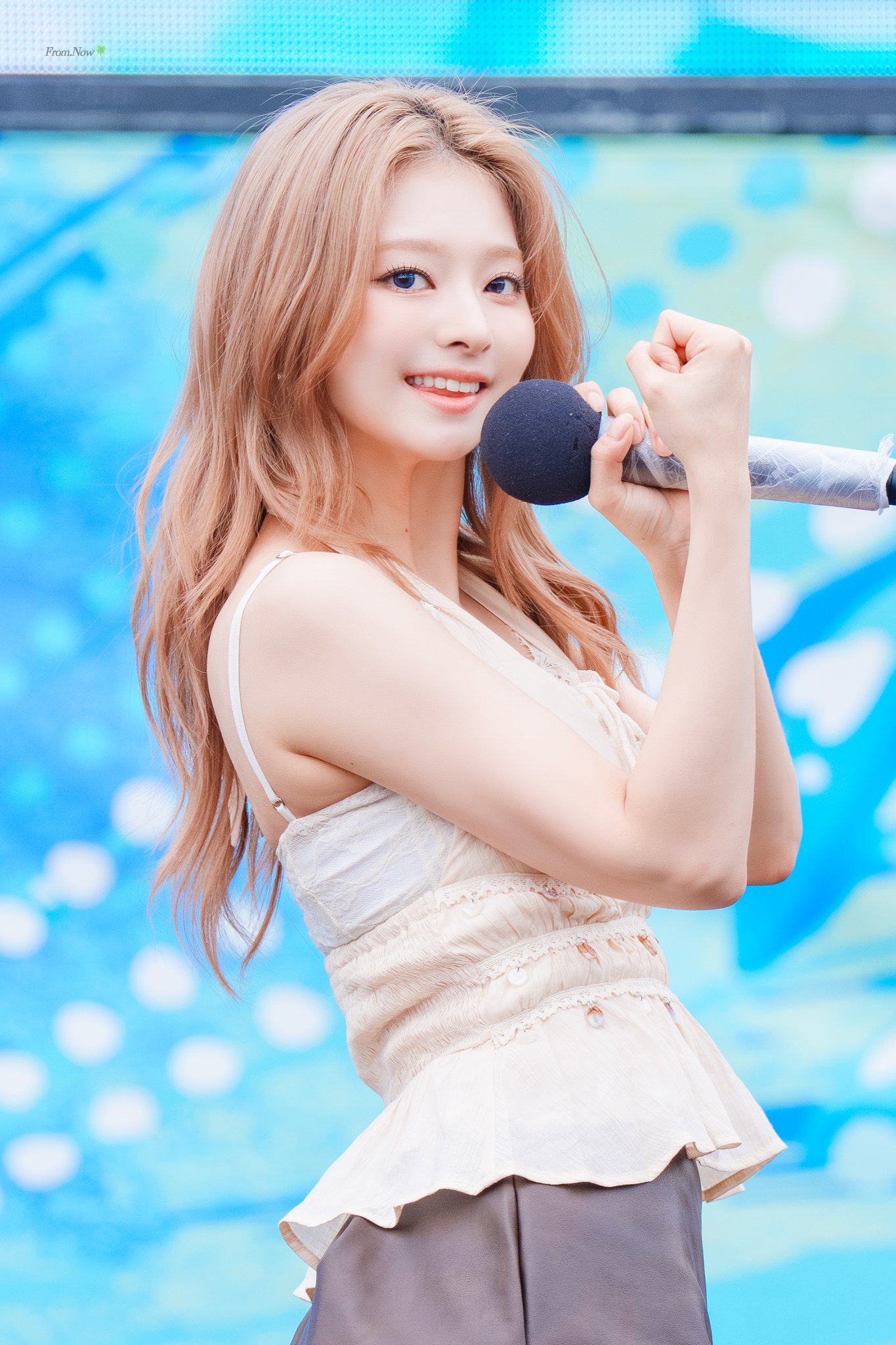 李娜炅 🐣蜜桃笑颜李娜炅260704 Water Music Pool Par