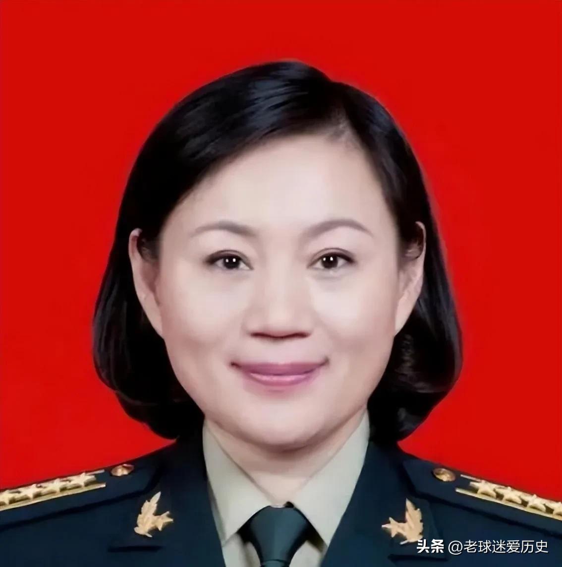 许道江，开国上将许世友的长孙女，也是火箭军首位军事学女博士。
她凭借自身努力考入