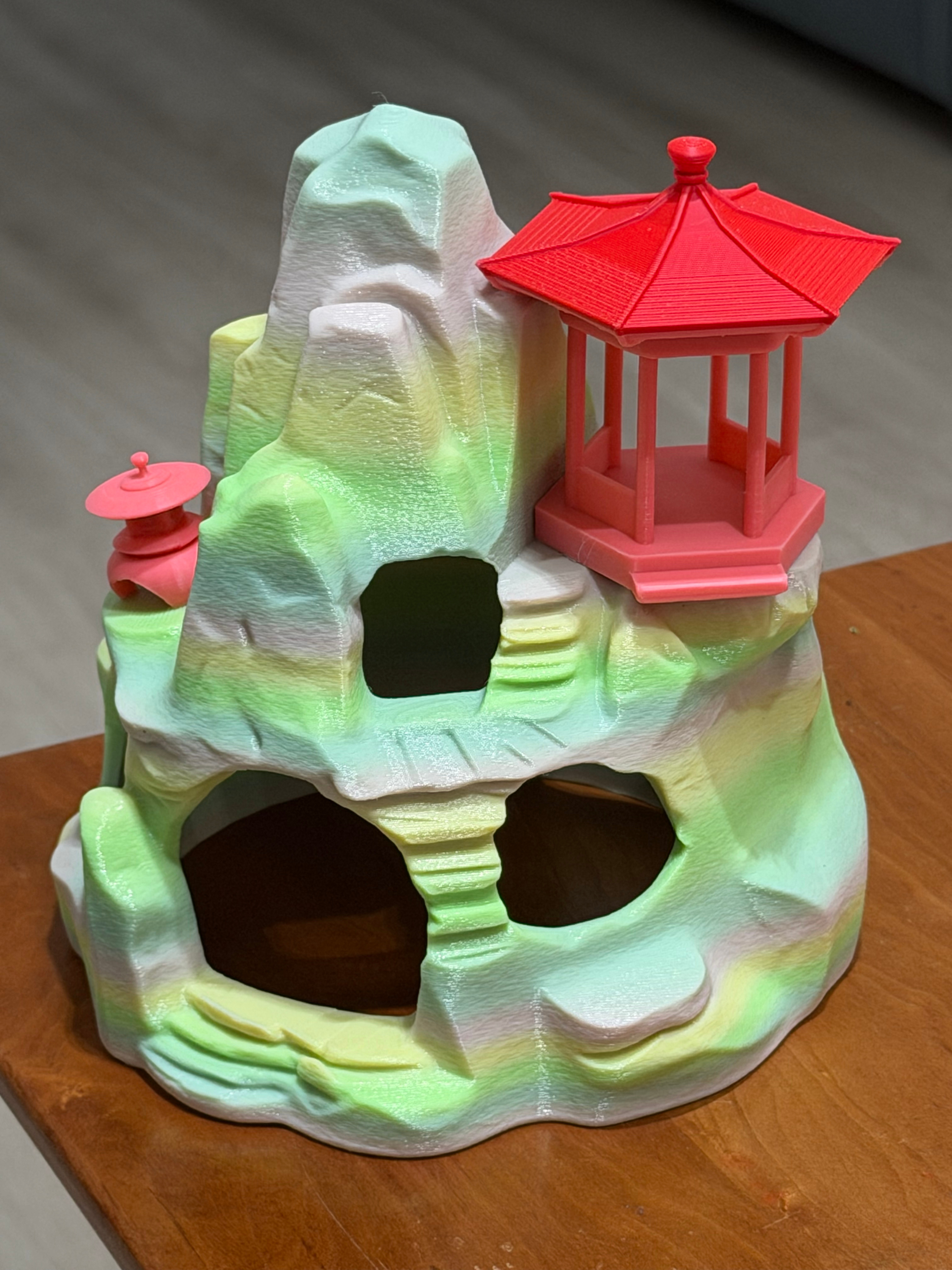 假期3D打印的几个实用的东西：躲避假山、鱼网、滑板车的储物筐。 