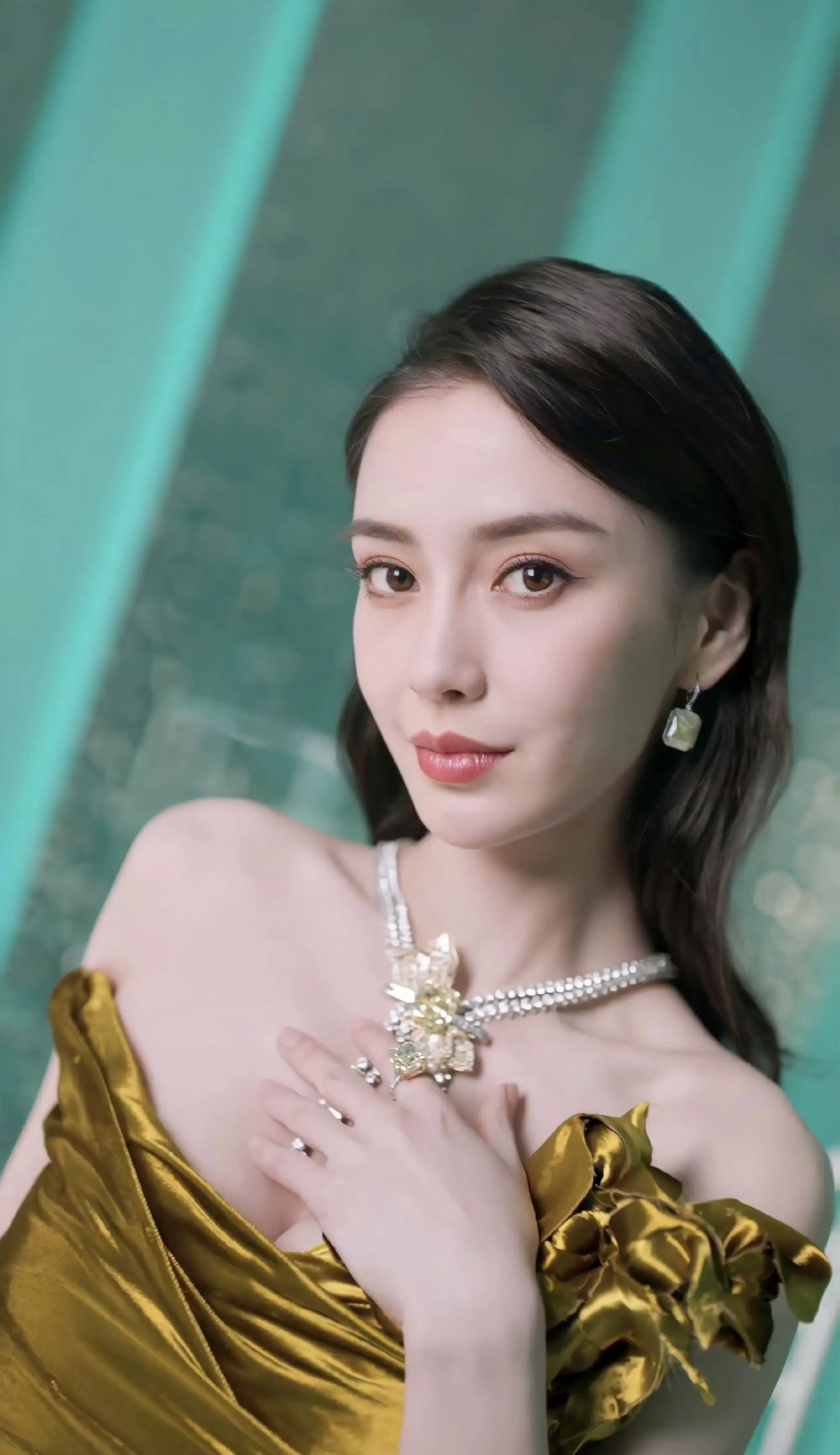杨颖。
