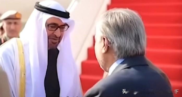 沙特送来30亿救命钱，巴基斯坦随即启程致谢，中东安全格局变天！
 
2026年4