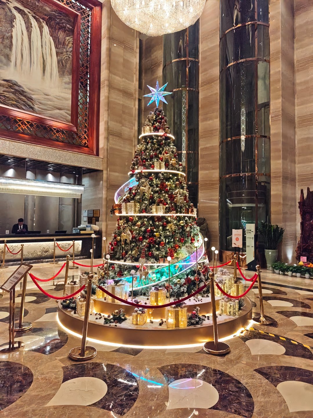 我想很多群友对于今年圣诞节怎么过，如何过，其实都有统一的意见，那就是和去年的一样