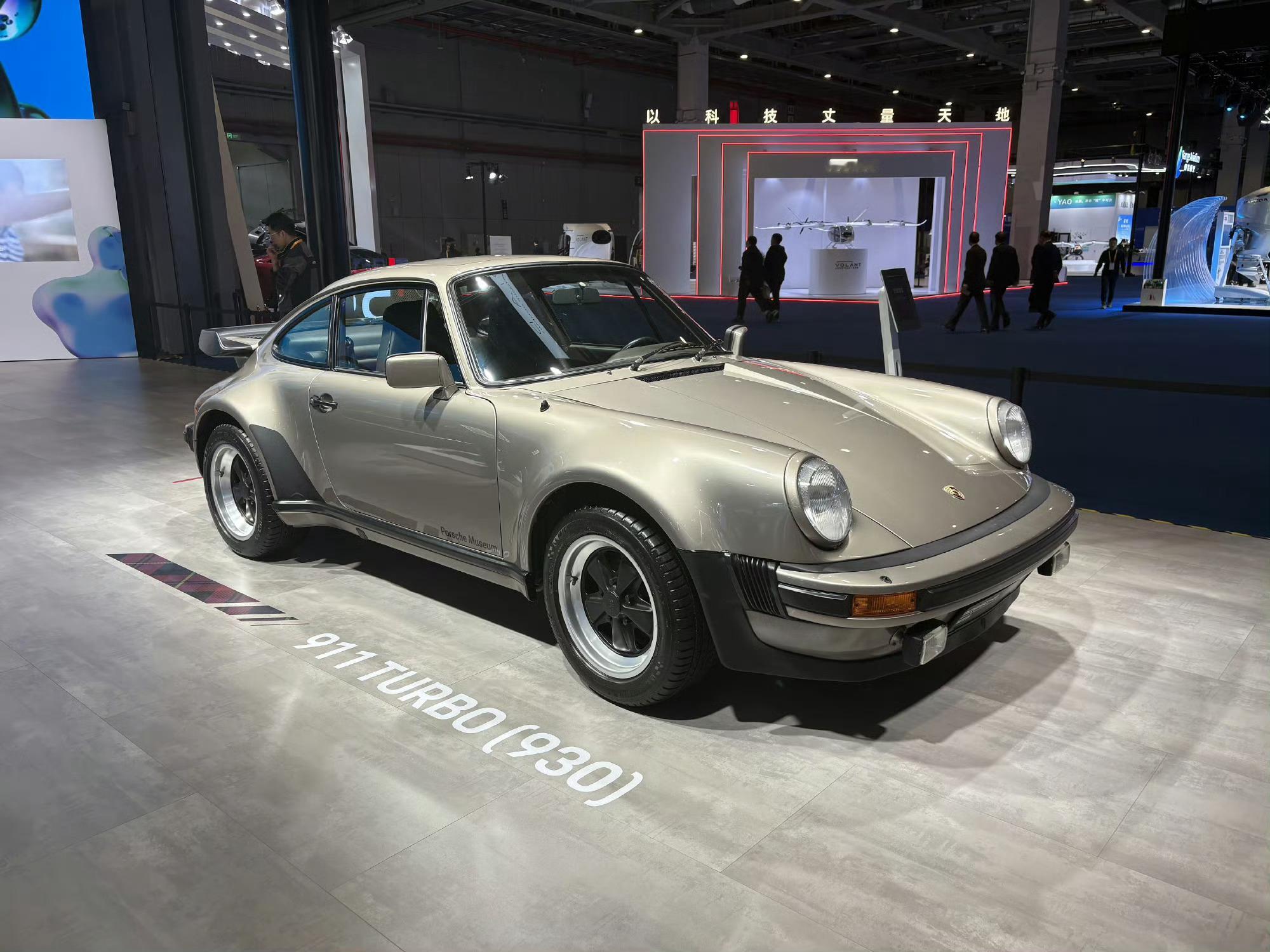 2024进博会：保时捷911 Turbo（930）国内首发。3.3T涡轮增压六缸