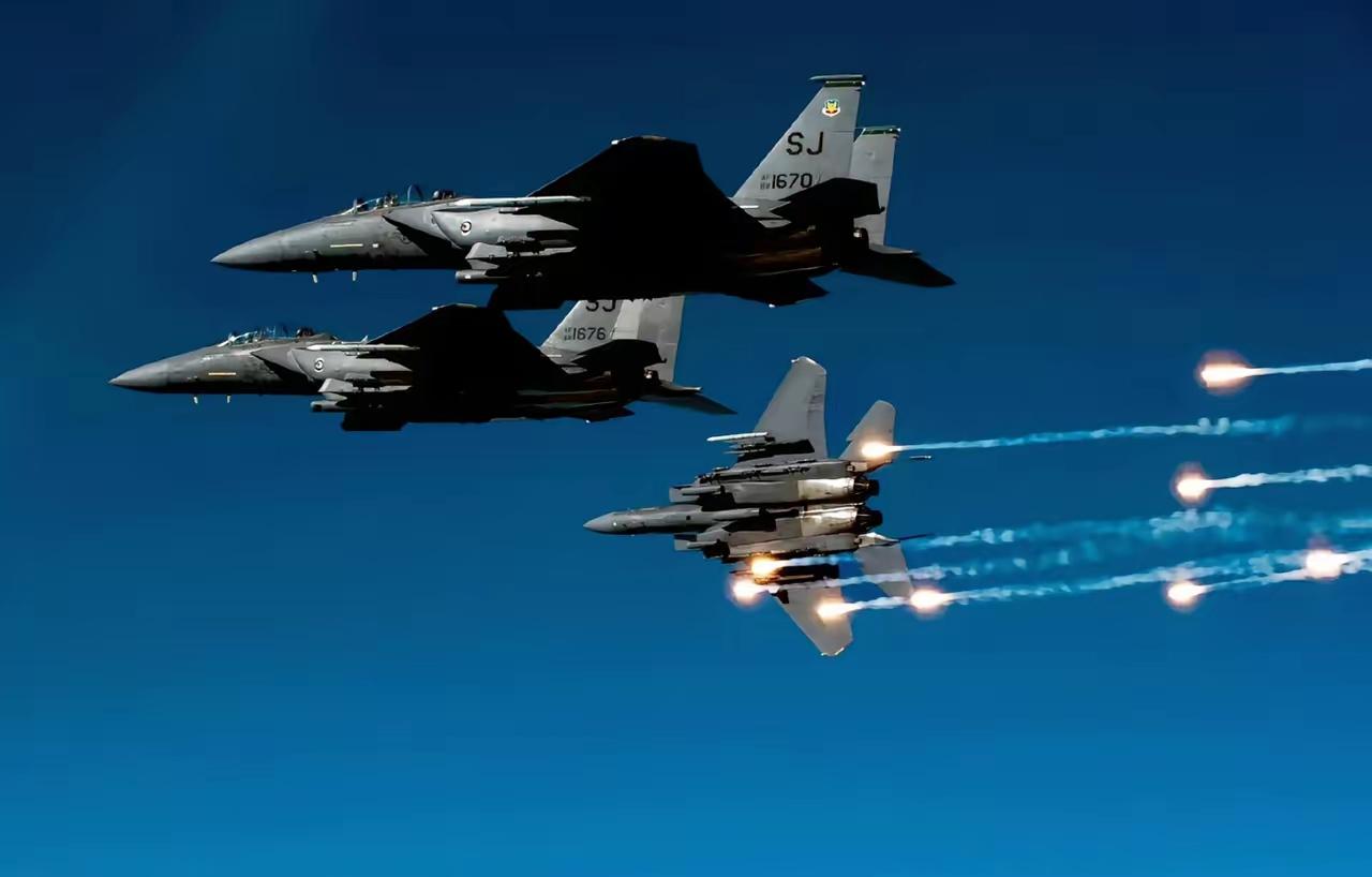 这下看美军还怎么狡辩，脸都要被打疼了吧？据央视新闻3月2日消息，伊朗军方宣布击落