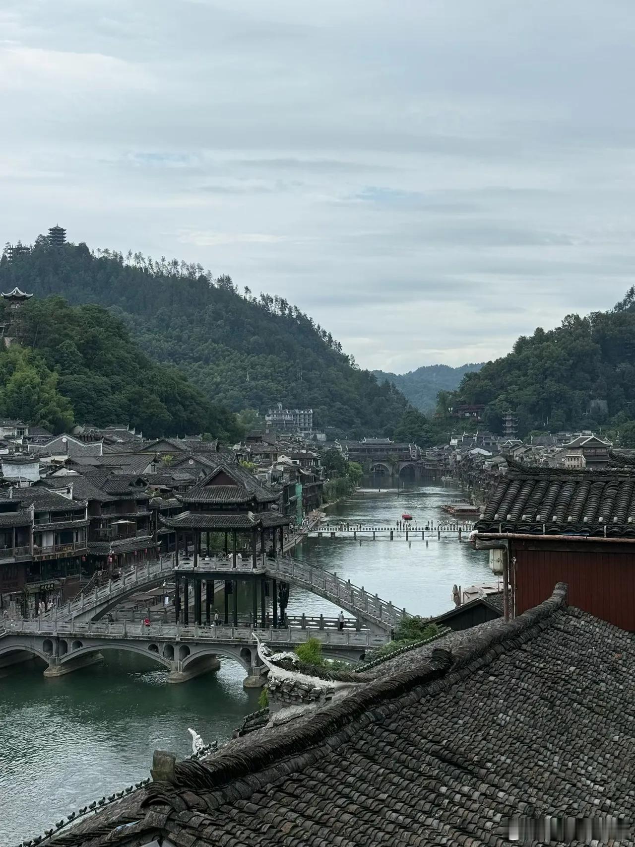 下午要跑了吗？紧急提醒全体股民，开盘要注意了。一、先看指数上证指数半日涨0.36