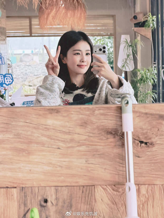 白鹿满格的快乐plog快乐加载完毕！白鹿九宫格 plog，亲爱的客栈回忆超珍贵白