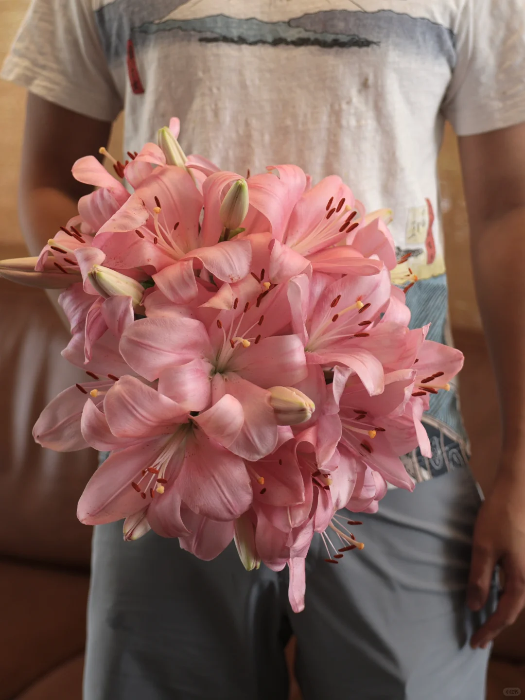 有珍珠光泽的百合花