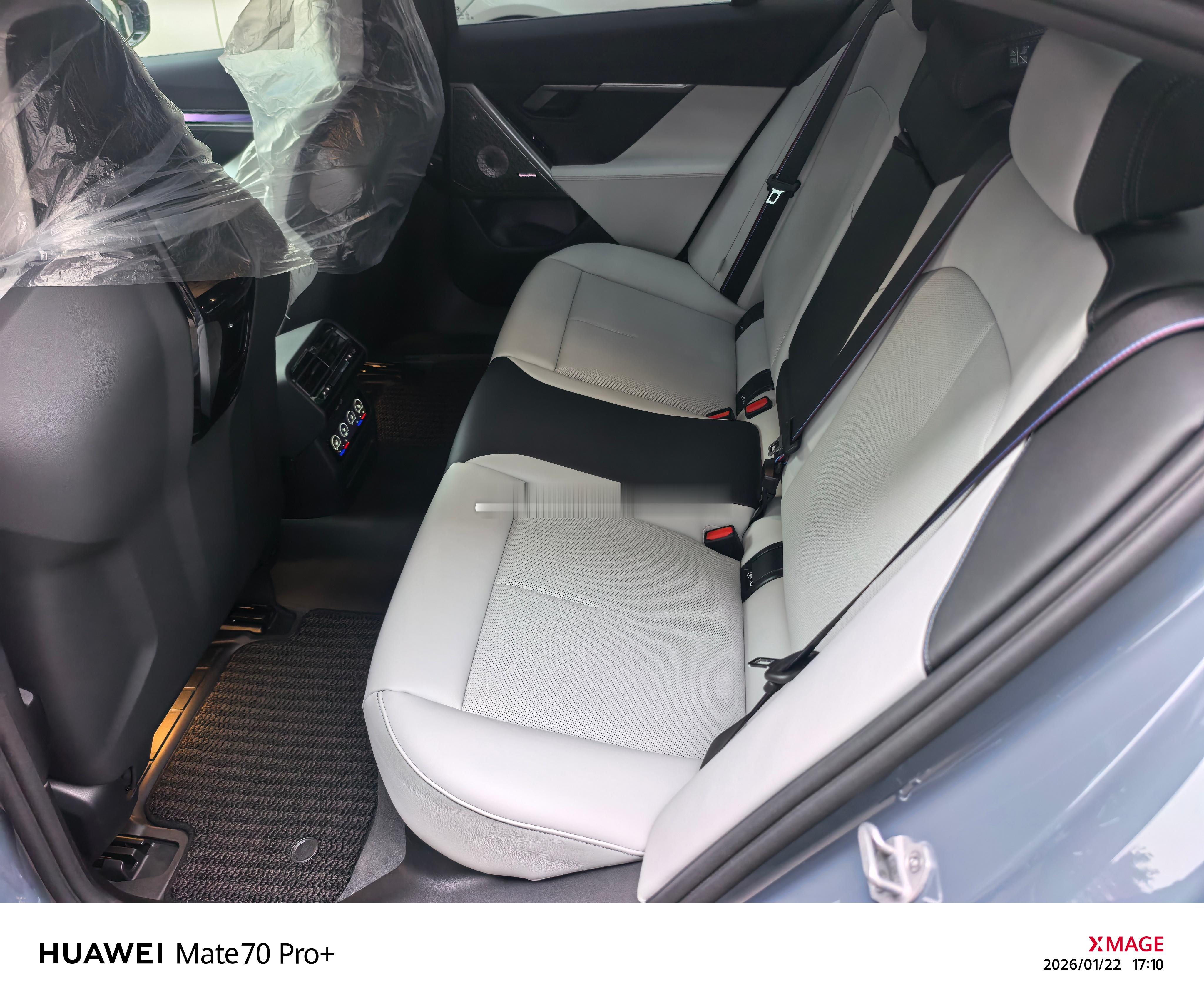 M5真香啊，啥也不说了恭喜刘总！M5指导价:1468900外观:C3N风暴灰内饰